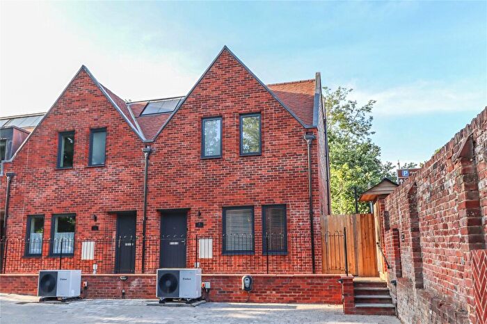 3 Bedroom Link Detached House For Sale In Salisbury, Wiltshire, SP1