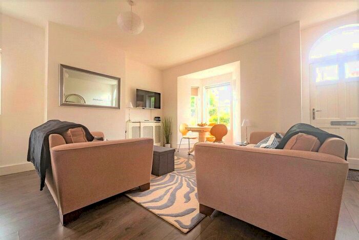 2 Bedroom Apartment To Rent In Deanfield Avenue, Henley-on-Thames, Oxfordshire, RG9