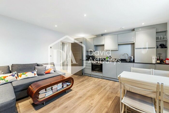 1 Bedroom Apartment To Rent In Dollis Mews, Finchley Central, London, N3