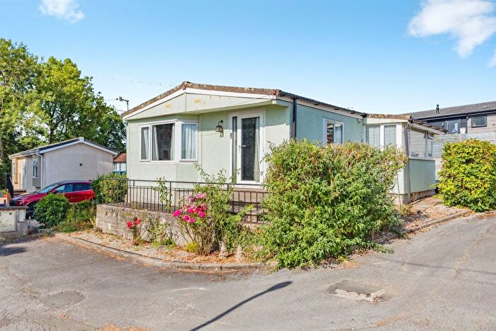 3 Bedroom Park Home For Sale In Buckingham Orchard, Chudleigh, Newton Abbot, TQ13