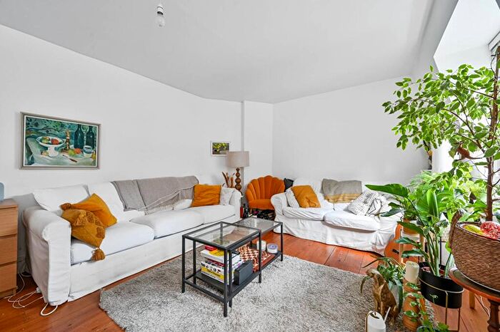 1 Bedroom Flat To Rent In Virginia Mews, Virginia Road, Shoreditch, London, E2