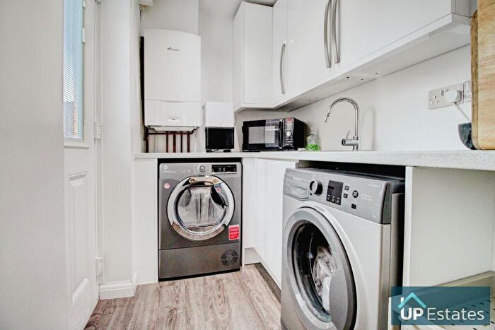 4 Bedroom Detached House For Sale In Chelney Walk, Morrisons Estate, Binley, Coventry, CV3