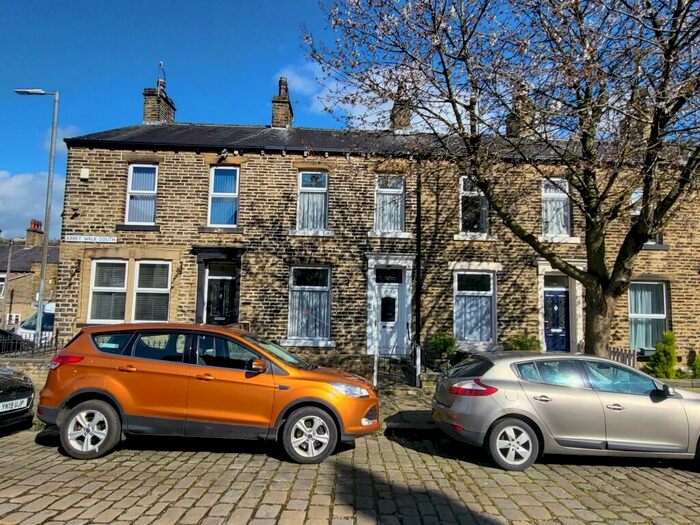 3 Bedroom Terraced House To Rent In Abbey Walk South, Halifax, HX3