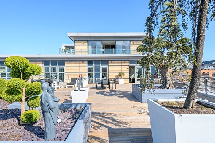 3 Bedroom Flat For Sale In Balmoral Place Penthouse, Brewery Wharf, LS10