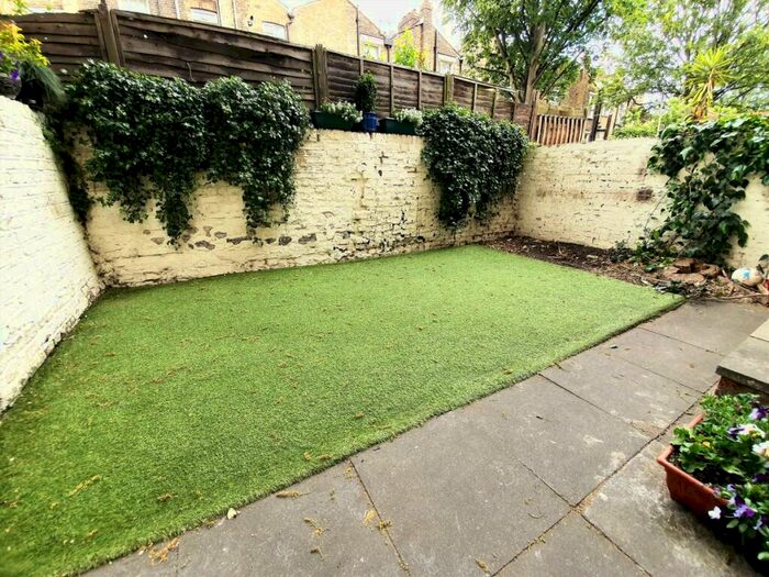 2 Bedroom Flat To Rent In College Place, Camden Town, NW1