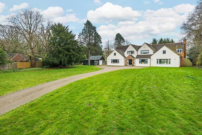 7 Bedroom Detached House For Sale In Hurst, Reading, RG10