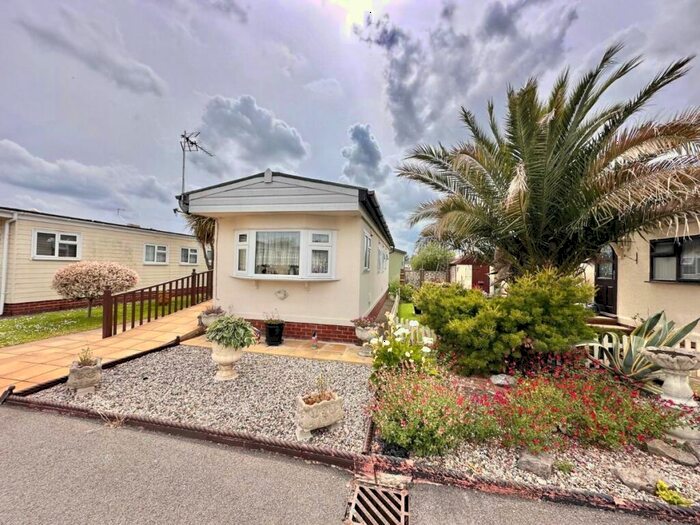 1 Bedroom Park Home For Sale In R, Kings Park, Canvey Island, SS8