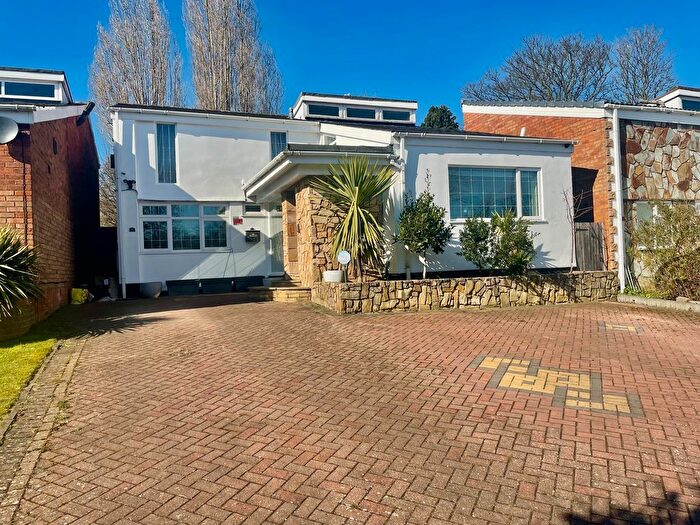 4 Bedroom Detached House For Sale In St. Annes Close, Birmingham, B20