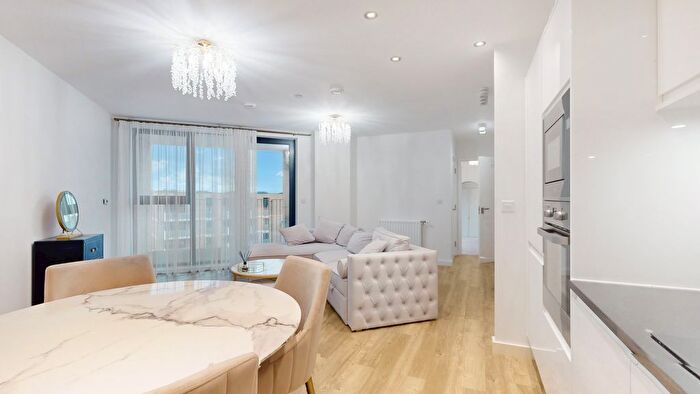 1 Bedroom Flat To Rent In Lakeside Drive, London, NW10