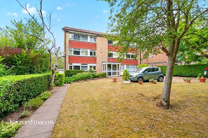 2 Bedroom Flat For Sale In Christchurch Park, Sutton, SM2