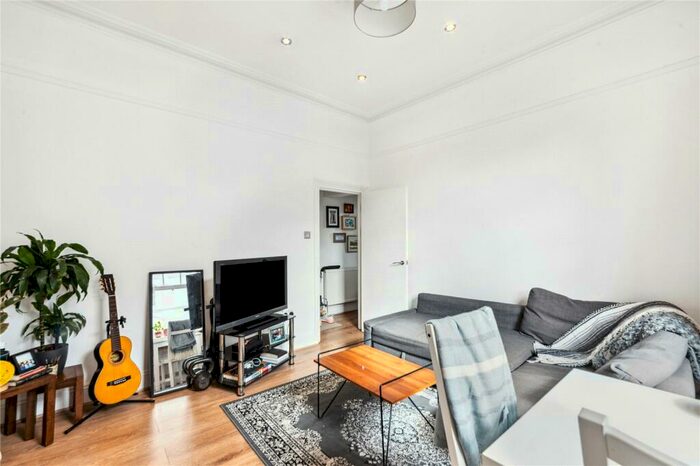 2 Bedroom Property To Rent In Lavender Hill, Battersea, SW11