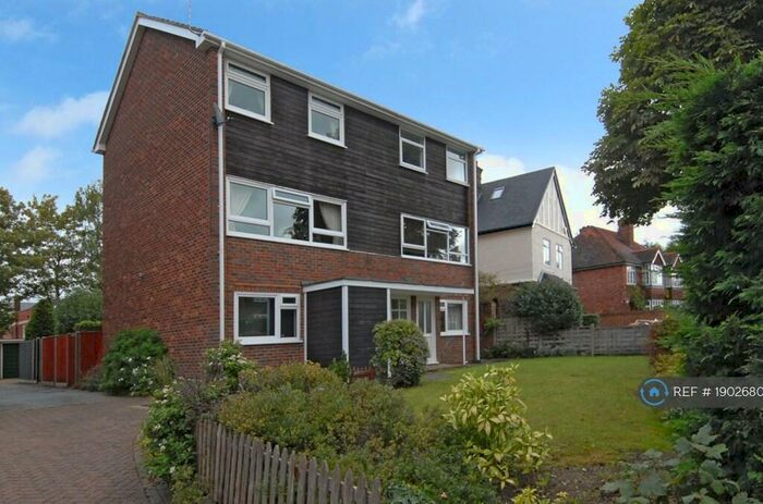 2 Bedroom Maisonette To Rent In Josephs Road, Guildford, GU1