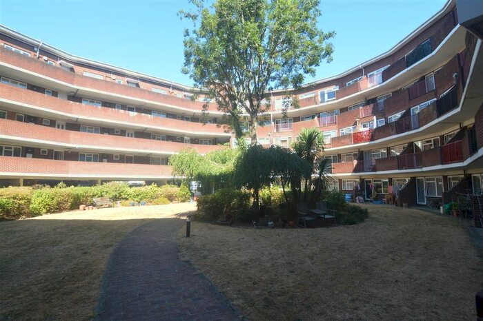 1 Bedroom Flat To Rent In Yew Tree Gardens, Romford, RM7