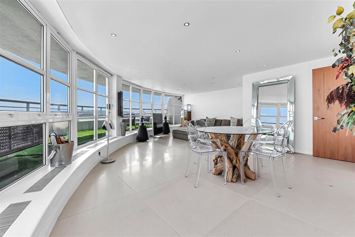 3 Bedroom Flat To Rent In Barrier Point Road, London, E16