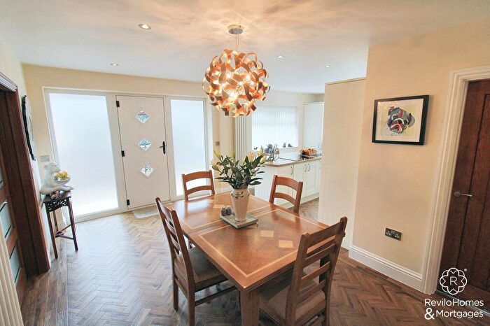 2 Bedroom Detached Bungalow For Sale In Glenmore Close, Bamford, OL11