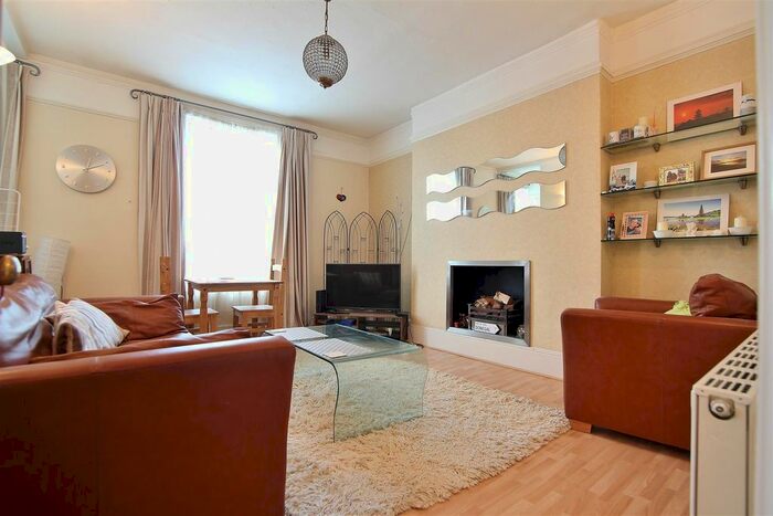 1 Bedroom Flat To Rent In Woodlands Road, Isleworth, TW7
