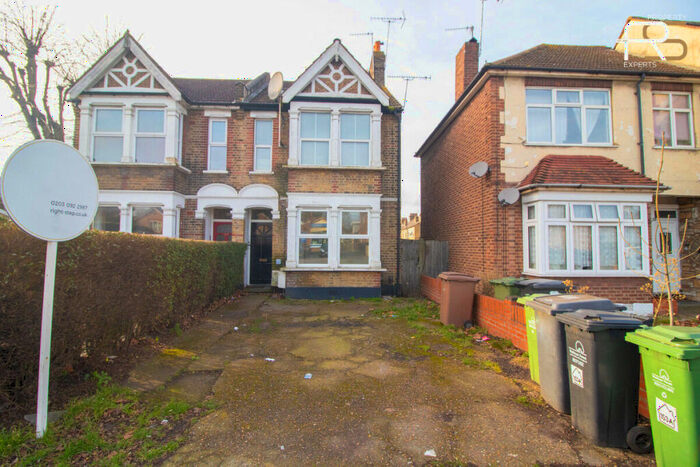 2 Bedroom Apartment To Rent In Chingford Mount Road, Chingford, E4