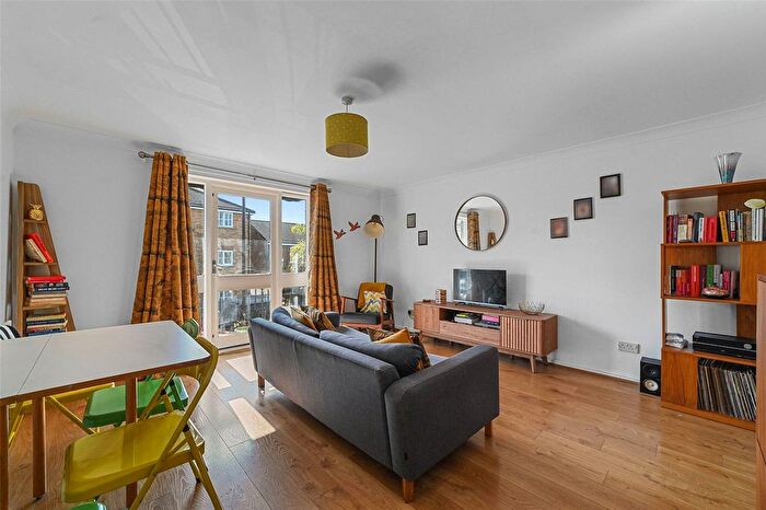 2 Bedroom Flat For Sale In Moulins Road, Hackney, London, E9