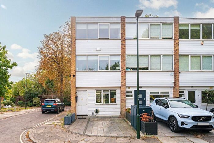 3 Bedroom Semi-Detached House For Sale In Fairlawns, Twickenham, TW1