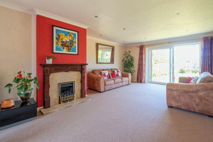 4 Bedroom Detached House For Sale In Highland Road, Kenilworth, CV8