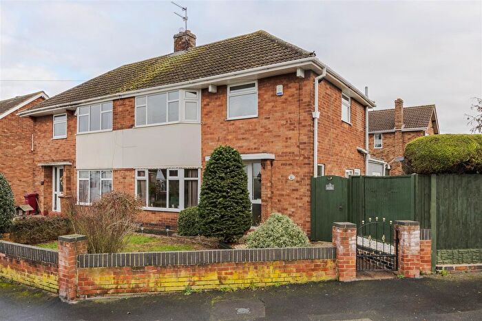 3 Bedroom Semi Detached House For Sale In Holmfirth Road, Scunthorpe, DN15