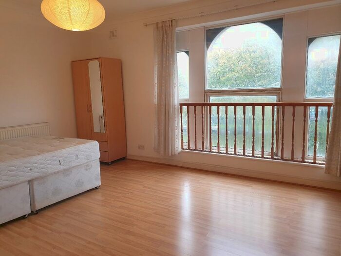 Studio To Rent In Seven Sisters Road, London, N15