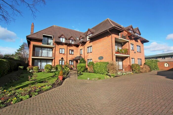 2 Bedroom Flat To Rent In Langley Court, Raleigh Close, Hendon, NW4