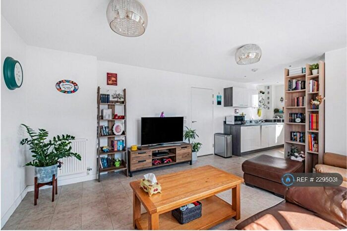 2 Bedroom Penthouse To Rent In Heritage Court, Croydon, CR0