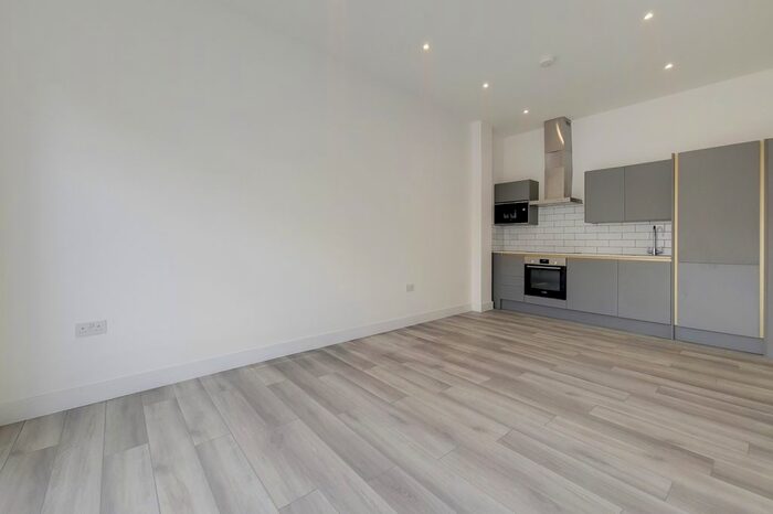 1 Bedroom Flat To Rent In Stocks House, North Street, Leatherhead, Surrey, KT22