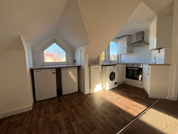 2 Bedroom Flat For Sale In Cecil Road, Bournemouth, BH5
