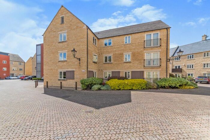 2 Bedroom Flat To Rent In Riverside Place, Stamford, PE9