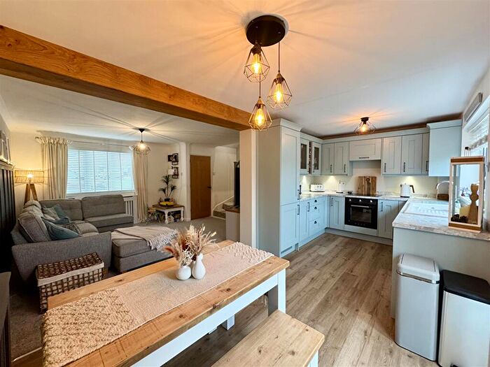 3 Bedroom Semi-Detached House For Sale In Woodward Avenue, Bacton, IP14