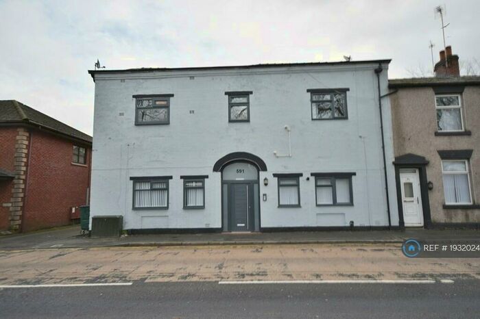 Studio To Rent In Oldham Road, Rochdale, OL16