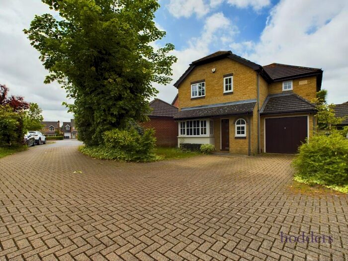 4 Bedroom Detached House To Rent In Chertey, Surrey, KT16