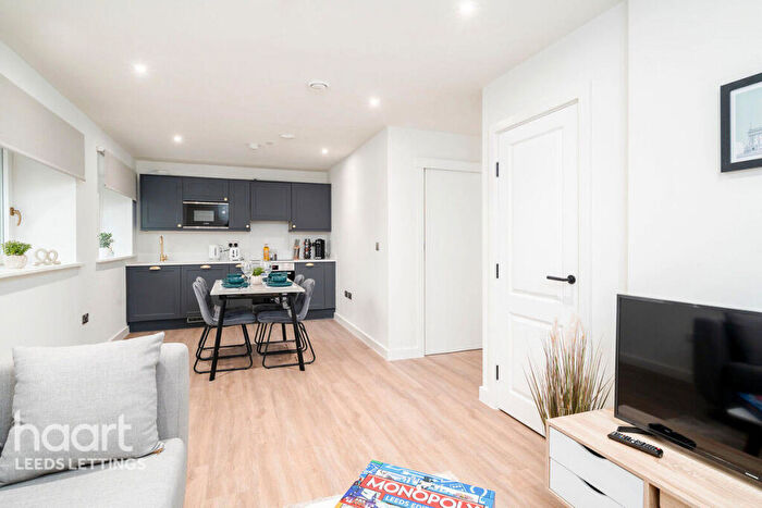 1 Bedroom Apartment To Rent In Woodhouse Lane, Leeds, LS1