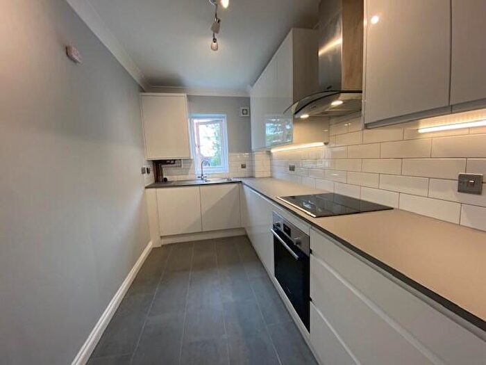 1 Bedroom Flat To Rent In Durham Avenue, Bromley, BR2