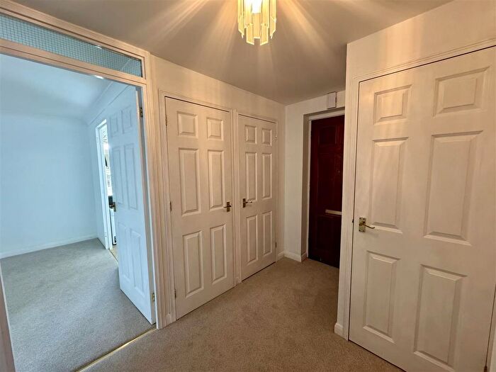 2 Bedroom Flat For Sale In Clarence Road, Fleet, GU51