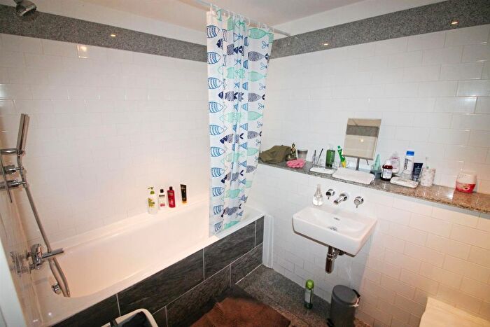 1 Bedroom Flat To Rent In Oldham Road, Northern Quarter, Manchester, M4