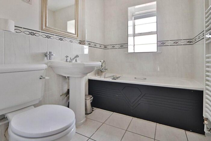 2 Bedroom Flat To Rent In Brabham Court, Worcester Park, KT4
