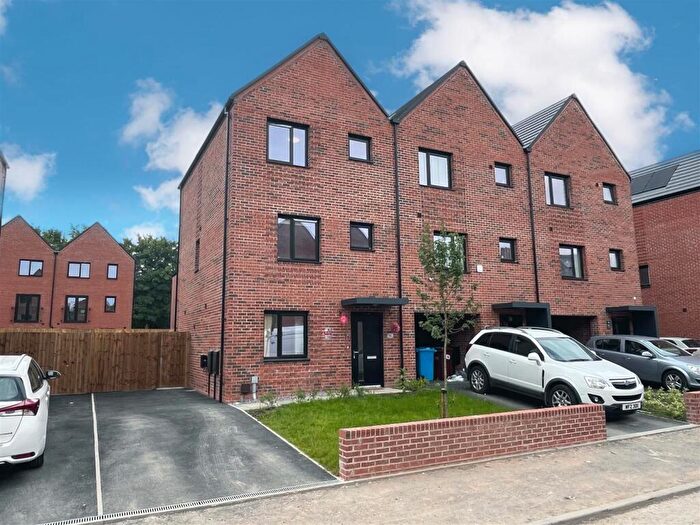 3 Bedroom Town House For Sale In Stage Street, Manchester, M23