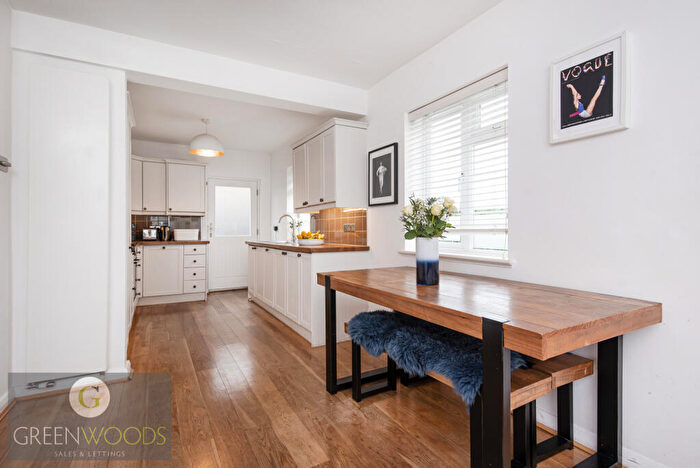2 Bedroom Flat For Sale In Darby Road, SW14