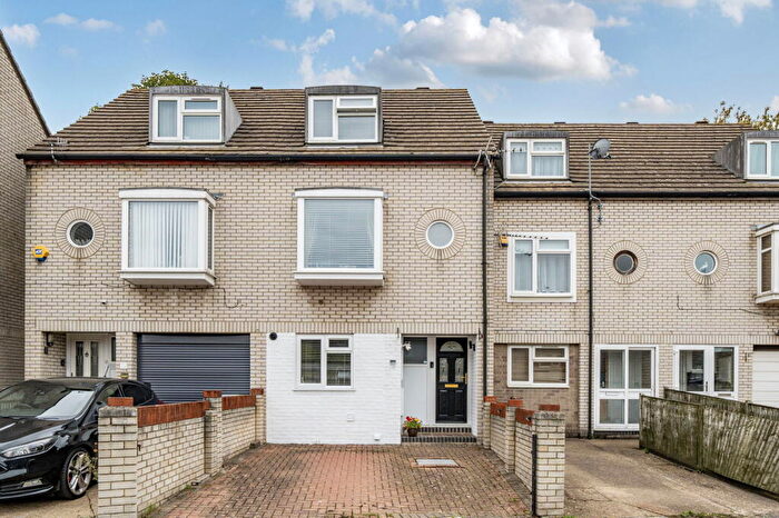 3 Bedroom Semi-Detached House For Sale In Laurel Close, Southampton, SO19