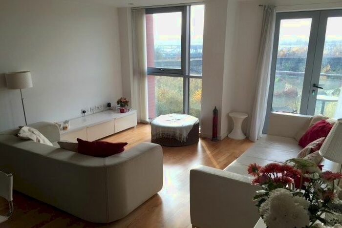 2 Bedroom Flat To Rent In Westray, Leeds, LS12