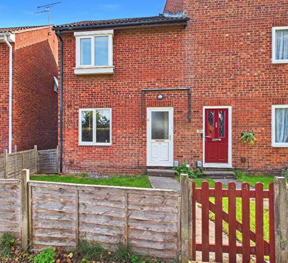 3 Bedroom Terraced House To Rent In Pendennis Road, SN5
