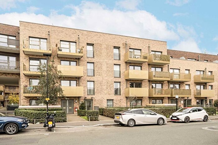 2 Bedroom Flat To Rent In Pears Road, Hounslow, TW3