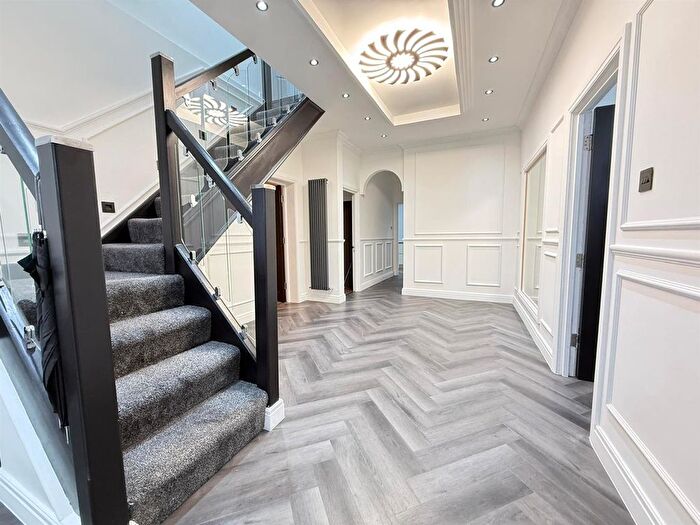 6 Bedroom Property For Sale In Westrow Gardens, Ilford, IG3