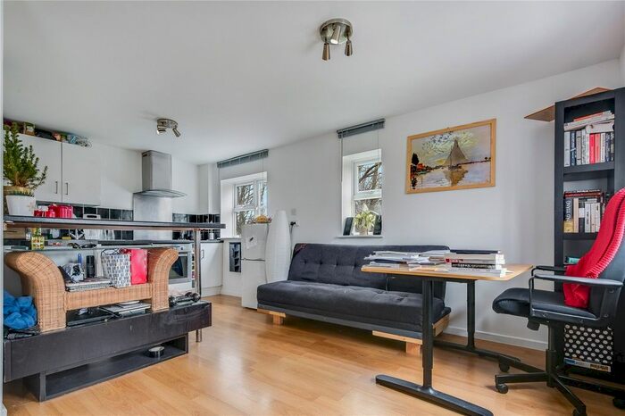 Studio To Rent In Garrick Drive, Plumstead, London, SE28