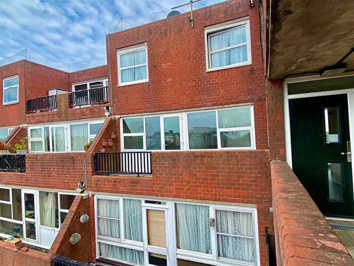 1 Bedroom Flat For Sale In Guildbourne Centre, Worthing, BN11
