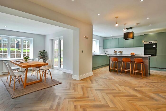 4 Bedroom Detached House For Sale In Clear View Close, Hull, HU8
