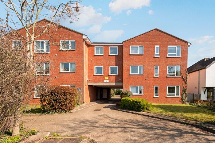 2 Bedroom Flat For Sale In Grand Drive, Raynes Park, SW20